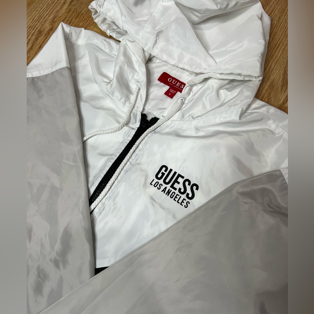 SOLD | GUESS | Wind Breaker